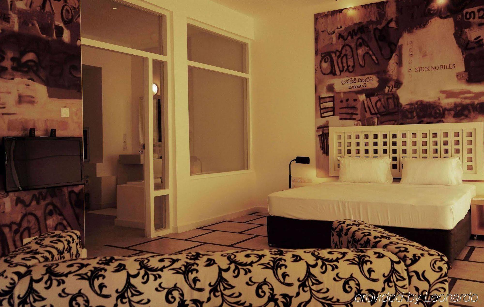 Hotel J Negombo Exteriör bild