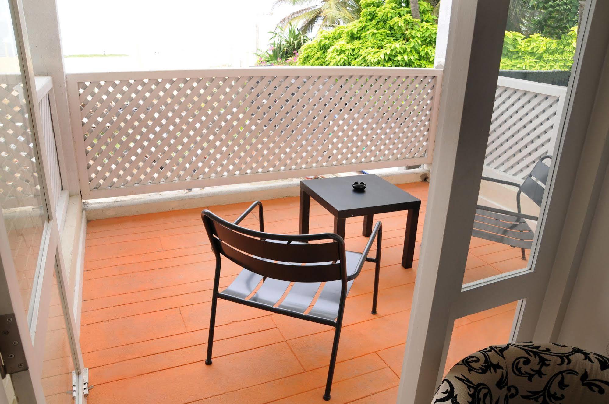 Hotel J Negombo Exteriör bild