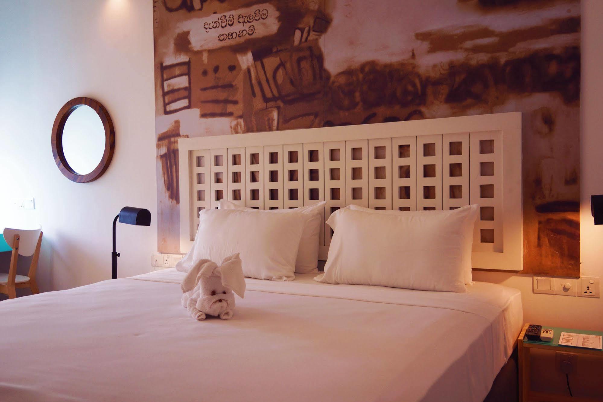 Hotel J Negombo Exteriör bild